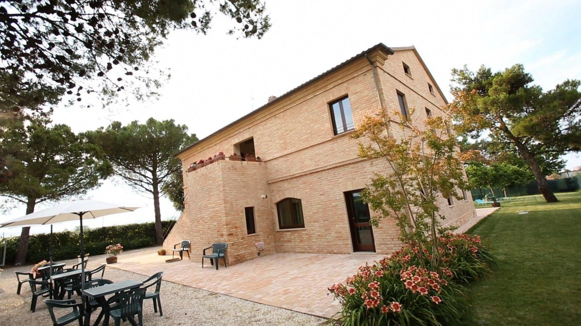 Gasthaus Agriturismo La Fonte Di San Girio Potenza Picena Exterior foto