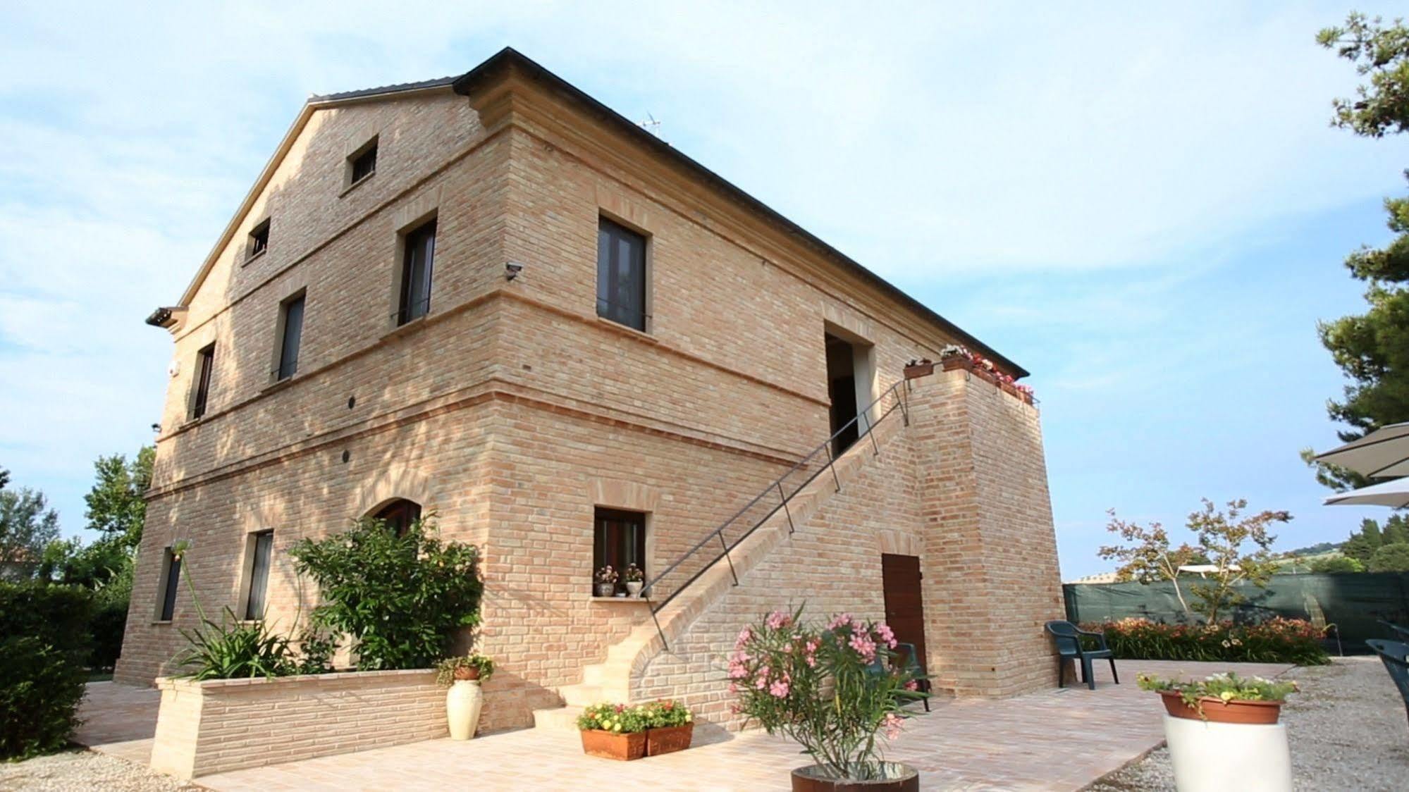 Gasthaus Agriturismo La Fonte Di San Girio Potenza Picena Exterior foto