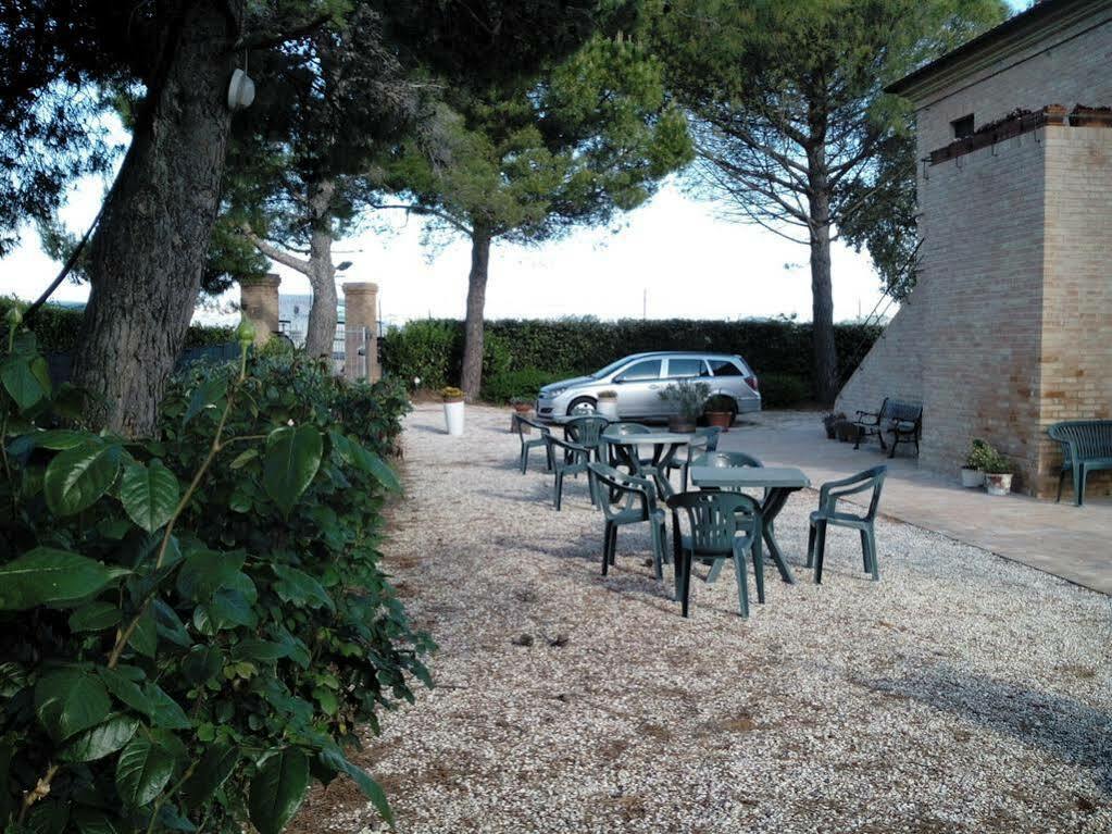 Gasthaus Agriturismo La Fonte Di San Girio Potenza Picena Exterior foto